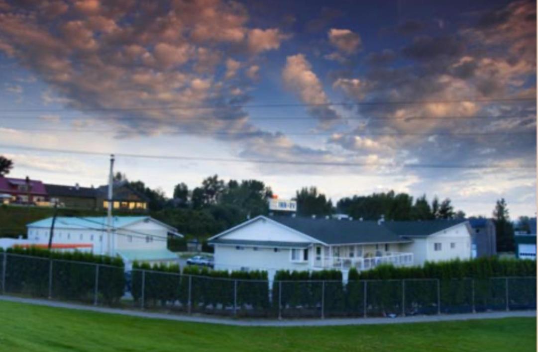 Fraser Bridge Inn Quesnel Esterno foto