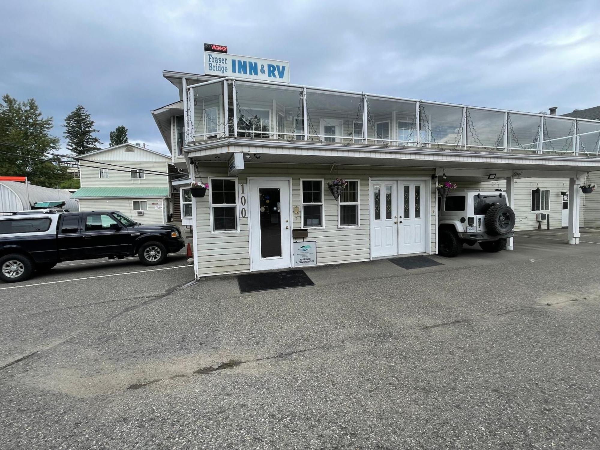 Fraser Bridge Inn Quesnel Esterno foto